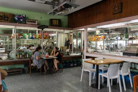 Santa Inés, una antigua panadería devenida en restaurante lleno de sorpresas. Santa Inés, una antigua panadería devenida en restaurante lleno de sorpresas.