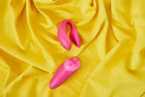 Un vibrador para explorar de a dos. Un vibrador para explorar de a dos.