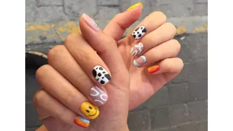 Dibujos y más dibujitos, llena tus uñas con tus diseños favoritos.