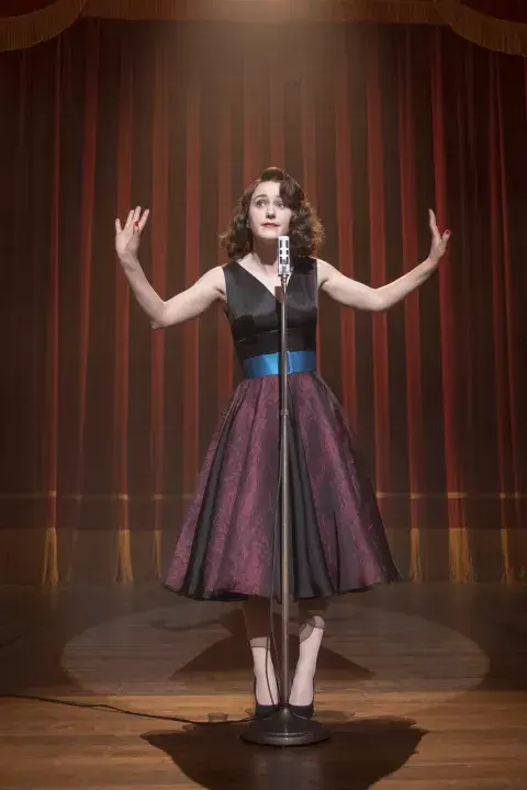 The Marvelous Mrs. Maisel estrena el próximo 14 de abril en Amazon Prime Video. The Marvelous Mrs. Maisel estrena el próximo 14 de abril en Amazon Prime Video.