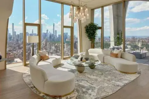 El penthouse se trata de un departamento que cubre toda la planta superior del edificio.