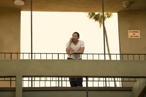 Steven Yeun interpeta a Danny en BEEF. Steven Yeun interpeta a Danny en BEEF.
