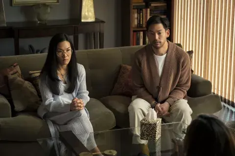 Joseph Lee es George y Ali Wong es Amy en Beef. Joseph Lee es George y Ali Wong es Amy en Beef.