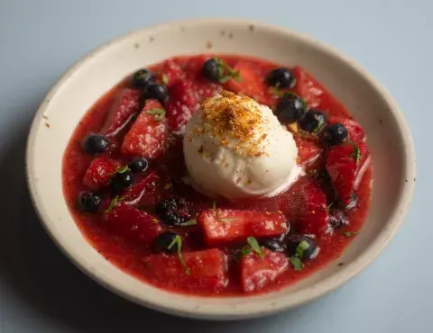 Estofado frío de frutillas frescas y arándanos. Estofado frío de frutillas frescas y arándanos.