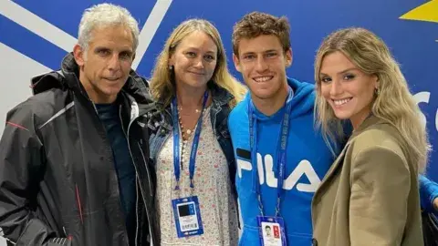 Ben Stiller, su novia Christine Taylor, Diego Schwartzman y Eugenia De Martino.
