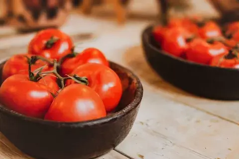 Cómo congelar tomate, según Kari Gao. Cómo congelar tomate, según Kari Gao.