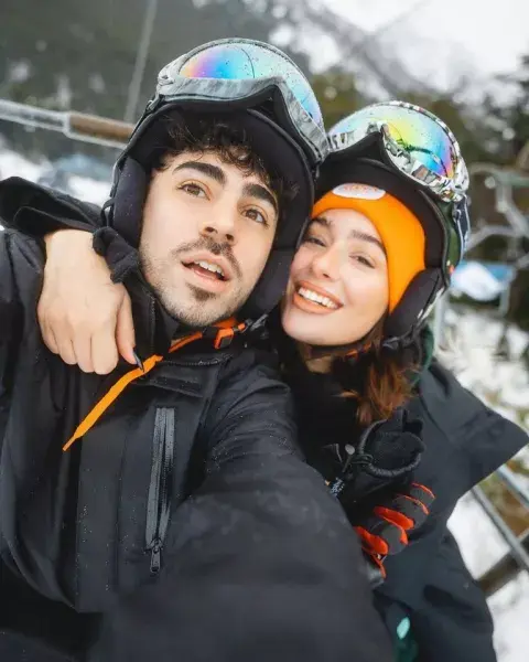 Lali reveló que Flor Jazmín Peña y Agus Franzoni son pareja. Lali reveló que Flor Jazmín Peña y Agus Franzoni son pareja.