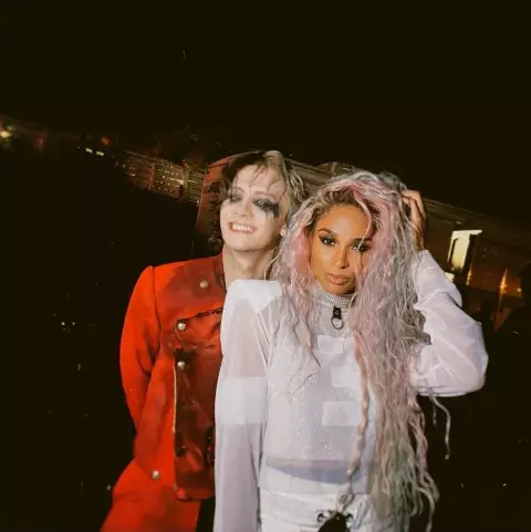 Jackson Wang y Ciara para Slow. Jackson Wang y Ciara para Slow.
