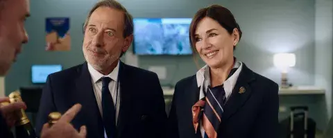Alejandro es un piloto con un secreto y una misión que puede poner en peligro su vida. Alejandro es un piloto con un secreto y una misión que puede poner en peligro su vida.