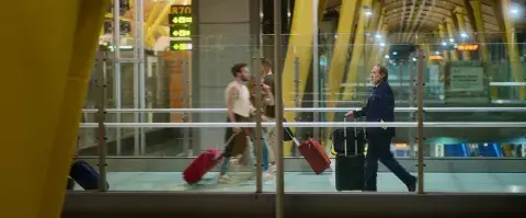 El aeropuerto de Ezeiza suma verosimilitud a la historia. El aeropuerto de Ezeiza suma verosimilitud a la historia.