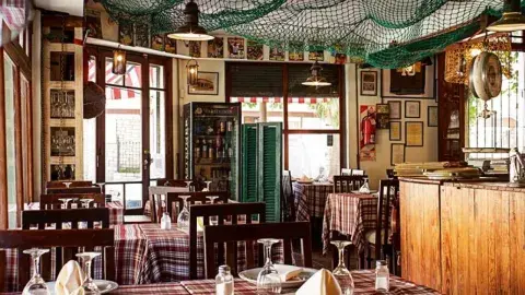 Lo de Tata, una cantina con especialidad en pesca y mariscos Lo de Tata, una cantina con especialidad en pesca y mariscos