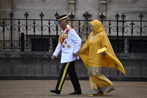 Los reyes Abdullah de Pahang y Azizah Aminah Maimunah Iskandariah de Malasia Los reyes Abdullah de Pahang y Azizah Aminah Maimunah Iskandariah de Malasia