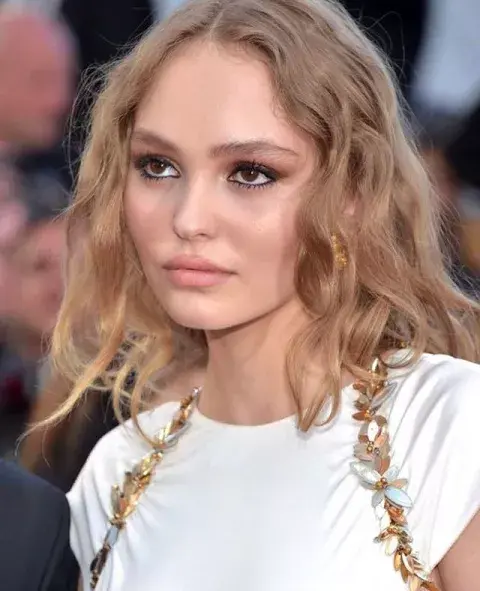 Quién es la nueva pareja de Lily-Rose Depp. Quién es la nueva pareja de Lily-Rose Depp.