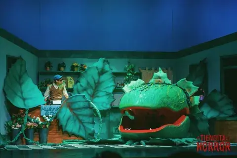 Audrey II, la gran estrella de este musical rock. Audrey II, la gran estrella de este musical rock.