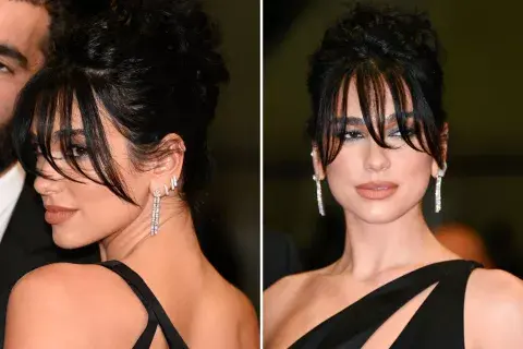 Dua Lipa se alejó de su tradicional raya al medio para sumar un flequillo largo. Dua Lipa se alejó de su tradicional raya al medio para sumar un flequillo largo.