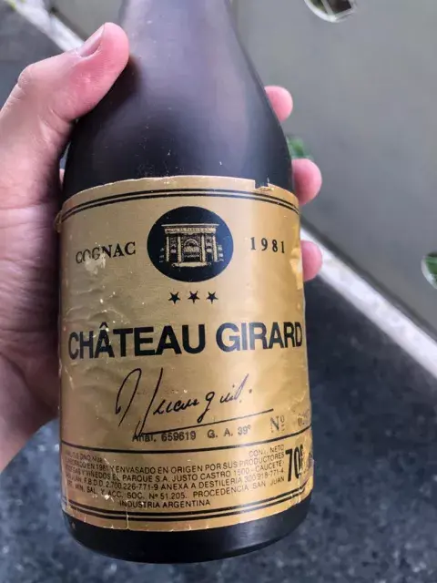 "A Juan y Guido". El Cognac Chateau Girard de 1981 que le llevó 24 años encontrar. "A Juan y Guido". El Cognac Chateau Girard de 1981 que le llevó 24 años encontrar.