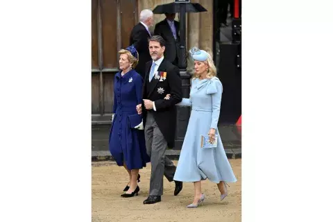 Pablo y Marie-Chantal de Grecia junto a la reina Ana María. Pablo y Marie-Chantal de Grecia junto a la reina Ana María.