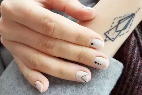 En el mismo mood que el diseño anterior, pero con el color claro como base y las líneas en negro. En el mismo mood que el diseño anterior, pero con el color claro como base y las líneas en negro.