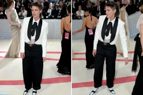 El traje andrógino de Kristen Stewart de la colección crucero 2016/2017 de Chanel. El traje andrógino de Kristen Stewart de la colección crucero 2016/2017 de Chanel.