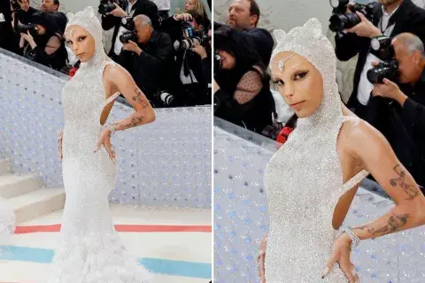 Doja Cat homenajeando a Choupette, el gato de Karl Lagerfeld.