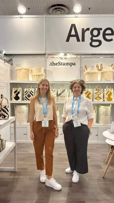Florencia y Agustina Di Risio, en The Stampa. Florencia y Agustina Di Risio, en The Stampa.