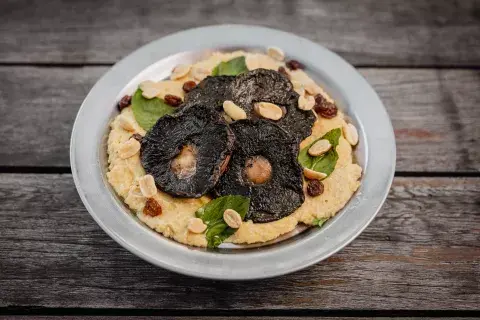 Francisca de Fuego tiene un hummus con hongos portobello que es genial Francisca de Fuego tiene un hummus con hongos portobello que es genial