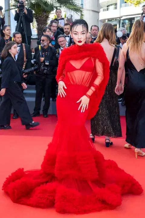 La influencer Jessica Wang eligió un vestido que combina transparencias con mucho volumen. La influencer Jessica Wang eligió un vestido que combina transparencias con mucho volumen.