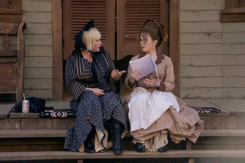 Patricia Arquette y Bernadette Peters en High Dessert. Patricia Arquette y Bernadette Peters en High Dessert.