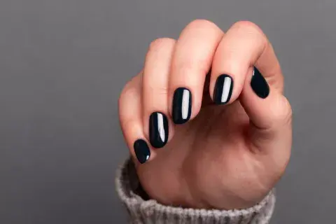 Diseños de uñas negras para que te inspires. Diseños de uñas negras para que te inspires.