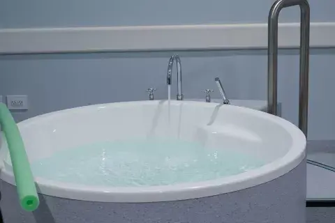 Sala de partos en el agua del Sanatorio Otamendi. Sala de partos en el agua del Sanatorio Otamendi.