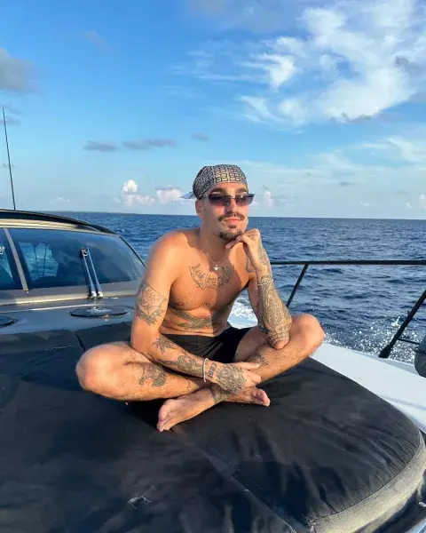 Rels B en el mismo barco que Lali, en México.