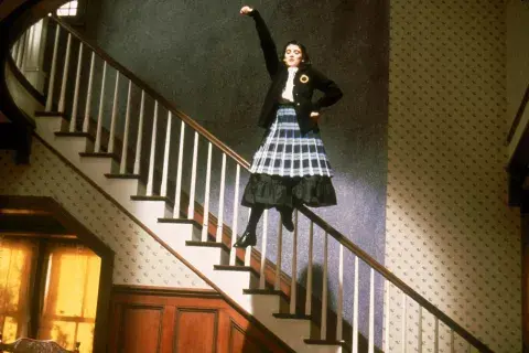 Winona Ryder interpretó a la hija de los Deetz en el film original. Winona Ryder interpretó a la hija de los Deetz en el film original.
