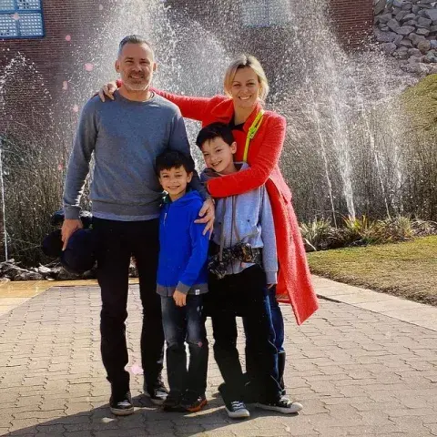Cecilia "Caramelito" Carrizo con Damián Giorgiutti y sus dos hijos, Lorenzo y Benito.