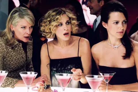 El primer episodio de Sex and the City estrenó un 6 de junio de 1998. El primer episodio de Sex and the City estrenó un 6 de junio de 1998.