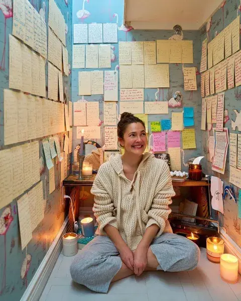 Así es el cuarto de meditación de Drew Barrymore. Así es el cuarto de meditación de Drew Barrymore.