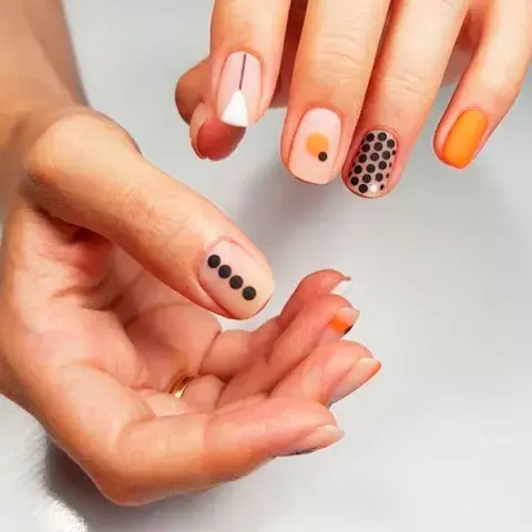 Jugando con diseños diferentes en cada una, la clave acá es elegir 3 colores e ir combinándolos. Jugando con diseños diferentes en cada una, la clave acá es elegir 3 colores e ir combinándolos.
