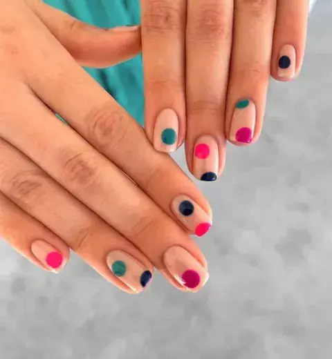 En mood clown, lo divertido de este diseño es que cada uña puede tener su propio diseño. En mood clown, lo divertido de este diseño es que cada uña puede tener su propio diseño.