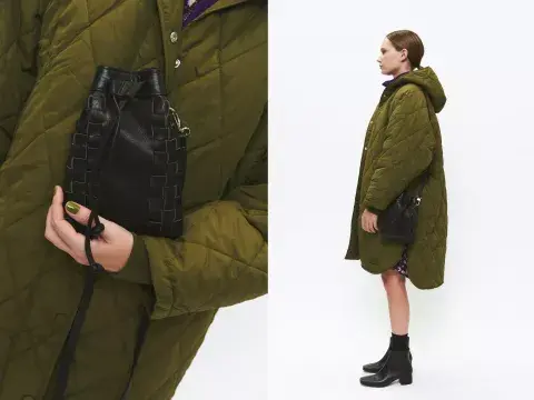 Chiquita, pero súper adaptable, la mini bag es indispensable. Chiquita, pero súper adaptable, la mini bag es indispensable.