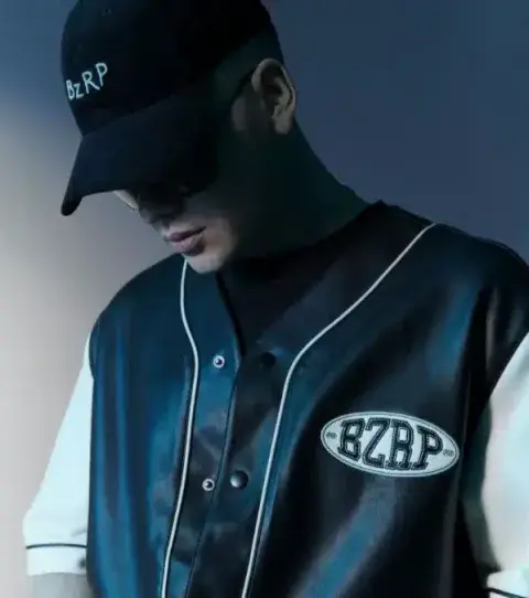El productor argentino lanzó una cápsula unisex junto a la reconocida firma española. El productor argentino lanzó una cápsula unisex junto a la reconocida firma española.