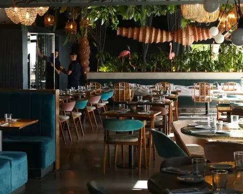 Enero tiene una propuesta gastronómica increíble y una ambientación súper canchera.