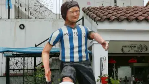Estatua en homenaje a Lionel Messi. Estatua en homenaje a Lionel Messi.