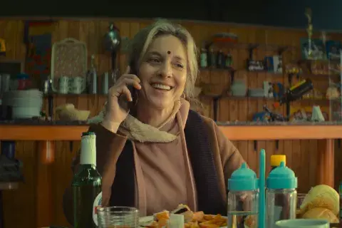 Carla Peterson da vida a la hermana de Blondi. Carla Peterson da vida a la hermana de Blondi.