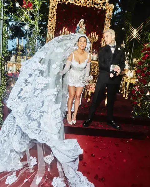 El 22 de mayo de este año, Kourtney Kardashian y Travis Barker se casaron por tercera vez en Portofino, Italia.
