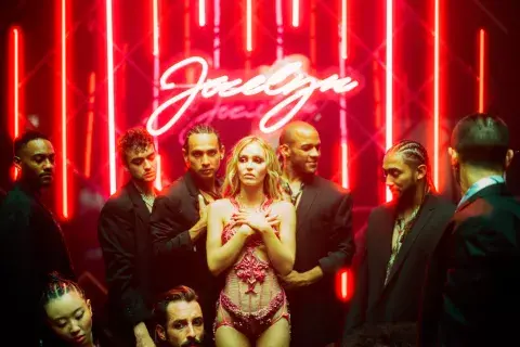 Lily-Rose Depp en The Idol. Lily-Rose Depp en The Idol.
