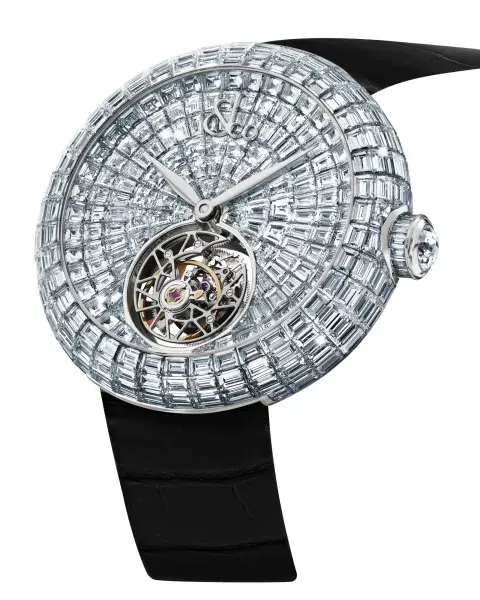 Se trata de un reloj Brilliant Flying Tourbillon de la reconocida firma estadounidense de 47 mm con diamantes blancos de 30 quilates. Se trata de un reloj Brilliant Flying Tourbillon de la reconocida firma estadounidense de 47 mm con diamantes blancos de 30 quilates.