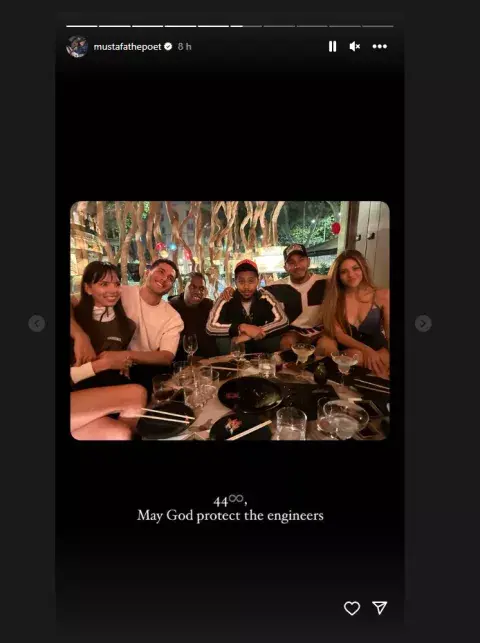 Lewis Hamilton toma por la cintura a Shakira, en una cena después de la competencia de Fórmula 1.