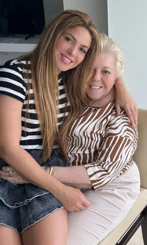 Shakira y su madre, Nidia del Carmen Ripoll. Shakira y su madre, Nidia del Carmen Ripoll.