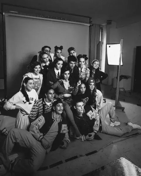 Un elenco compuesto por representantes del talento joven argentino. Un elenco compuesto por representantes del talento joven argentino.