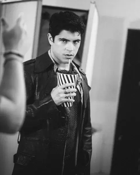 El actor Nico Di Pace interpreta a JD, el interés romántico de Veronica (Julia Tozzi). El actor Nico Di Pace interpreta a JD, el interés romántico de Veronica (Julia Tozzi).