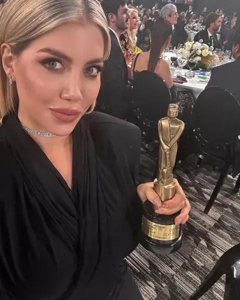 Wanda Nara ganó el Martin Fierro Revelación. Wanda Nara ganó el Martin Fierro Revelación.